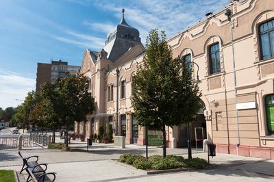 Gödöllő, az Erzsébet Királyné Szálloda a Szabadság téren-stock-foto