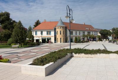 Gödöllő főtere, a Szabadság tér-stock-photo