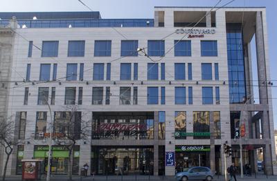 Courtyard Marriott Hotel és Europeum bevásárló központ-stock-foto