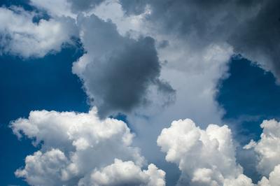 Gomoly felhők-stock-foto