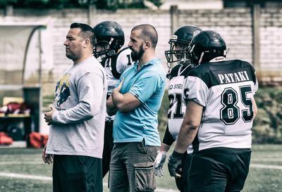 Kovács Sándor, korábbi amerikai futball játékos a magyar bajnokságban, jelenleg edző, védő kordinátor a Szekszárd Bad Bones csapatában, szakértő és sportriporter a Sport TV-ben-stock-foto