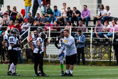 Kovács Sándor, korábbi amerikai futball játékos a magyar bajnokságban, jelenleg edző, védő kordinátor a Szekszárd Bad Bones csapatában, szakértő és sportriporter a Sport TV-ben-stock-foto