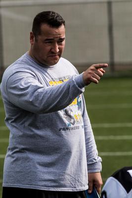 Kovács Sándor, korábbi amerikai futball játékos a magyar bajnokságban, jelenleg edző, védő kordinátor a Szekszárd Bad Bones csapatában, szakértő és sportriporter a Sport TV-ben-stock-foto