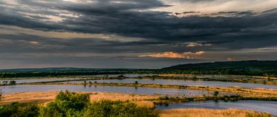 Látkép a majki kilátóból a környező madárrezervátumra.-stock-foto