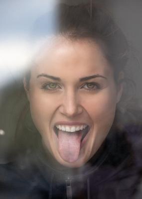 Jakabos Zsuzsanna (Pécs, 1989. április 3. –) Európa-bajnok magyar úszó, olimpikon. 2005-ben az év magyar úszója. A budapesti rendezésű 2010-es úszó-Európa-bajnokságon a 400 méteres vegyesúszásban bronzérmet nyert. A 2010-es rövid pályás úszó-Európa-bajnokságon 200 pillangón és 400 vegyesen aranyérmes lett.-stock-foto