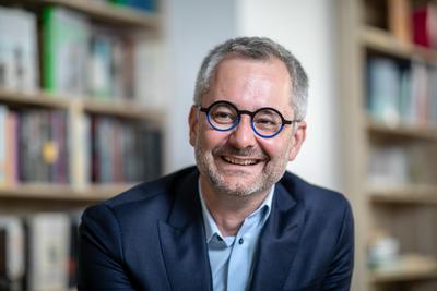 2018.10.02. Barabási Albert László magyar fizikus, hálózatkutató, a Magyar Tudományos Akadémia külső tagja. Fotó: Pictorial Collective-stock-foto