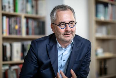 2018.10.02. Barabási Albert László magyar fizikus, hálózatkutató, a Magyar Tudományos Akadémia külső tagja. Fotó: Pictorial Collective-stock-foto