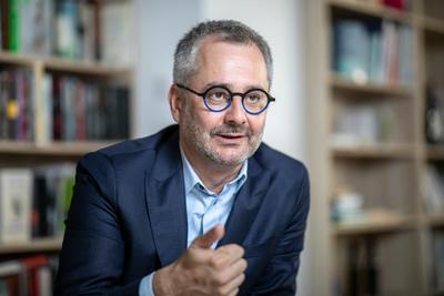 2018.10.02. Barabási Albert László magyar fizikus, hálózatkutató, a Magyar Tudományos Akadémia külső tagja. Fotó: Pictorial Collective-stock-foto