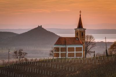 Ősz a Lengyel-kápolna mellett-stock-foto