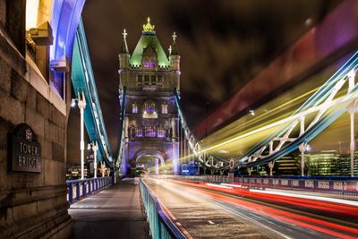 Tower Bridge esti fényekben-stock-photo