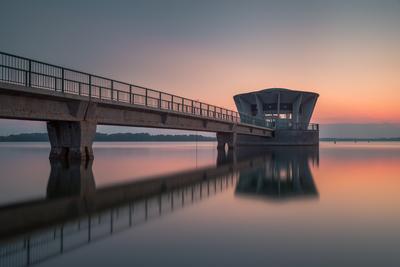 Alkony a víztározónál-stock-foto
