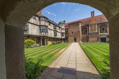 Egyetemi épület belső udvara, Cambridge.-stock-foto
