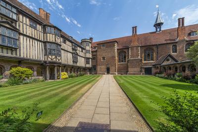 Egyetemi épület belső udvara, Cambridge.-stock-foto