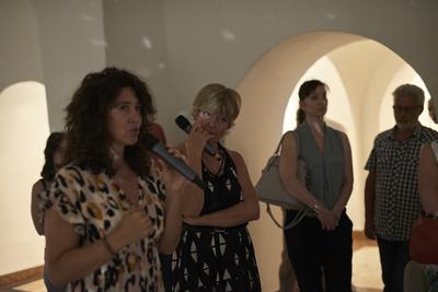 Így látjuk mi... Öntárgyiasítás, női pozíciók című kiállítás az  Ybl Budai Kreatív Házban-stock-foto