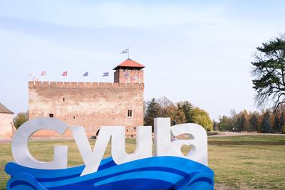 GYULA, HUNGARY - NOV. 1, 2018: The only remaining brick-built medieval fortress.-stock-foto