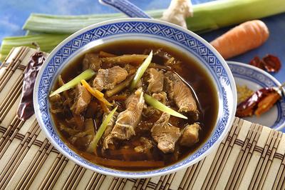 Ázsiai stílusú harcsaleves-stock-foto