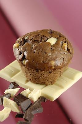 Csokoládés fehér csokis muffin-stock-foto