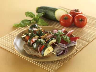 grillezett zöldségek fokhagymás pirítóson-stock-foto