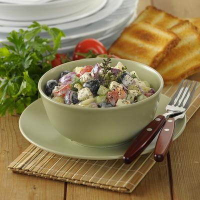 görög saláta olívás majonézes öntettel-stock-foto