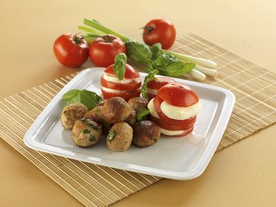 grillezett paradicsom fűszeres húsgolyókkal2-stock-foto