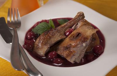 kacsa cseresznyemártásban1-stock-foto