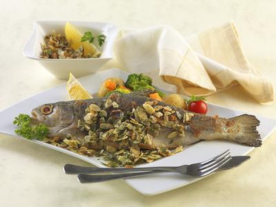 Mandulás pisztráng-stock-foto