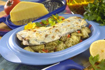 ponty sajttal sütve-stock-foto