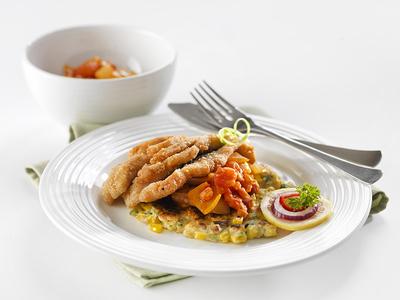 Ropogósra sütött ponty ress lecsóval, kukoricalepényen1-stock-foto