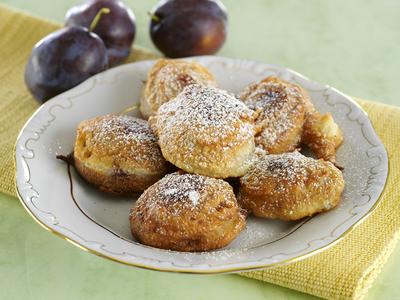 szilva köntösben-stock-foto