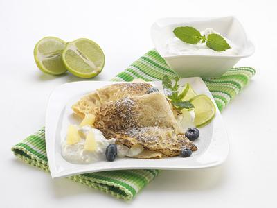 túrós palacsinta zöld citrommal-stock-foto