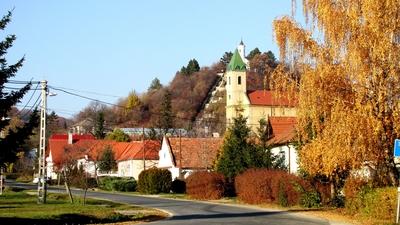 Magyarpolány, kálvária domb. Õszi színek.-stock-foto