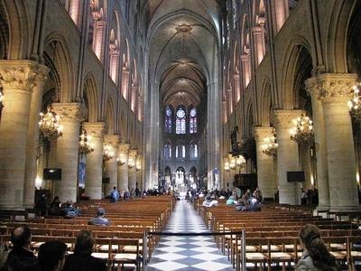 A párizsi Notre Dame belseje-stock-foto