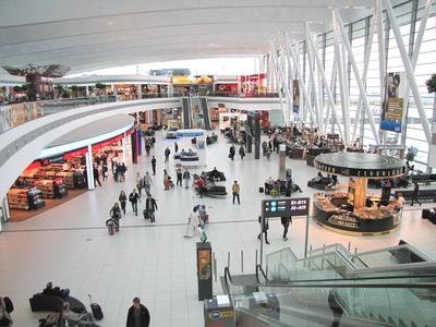 A Ferihegyi repülõtér utascsarnoka-stock-foto