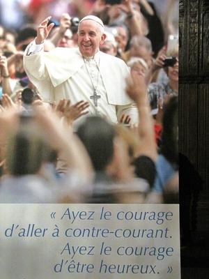 Ferenc pápa a párizsi Notre Dameban-stock-foto