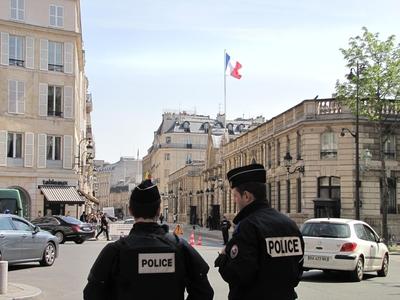 Az Élysée palota rendõrökkel-stock-foto