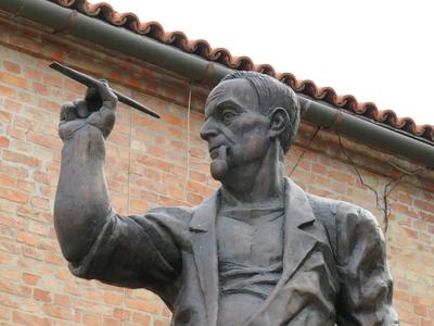 Aba-Novák Vilmos festõ szobra-stock-foto