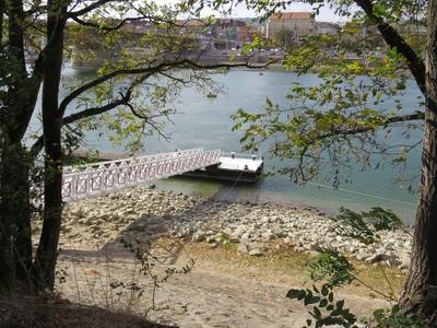 Duna - alacsony vízállás - kikötõ-stock-foto