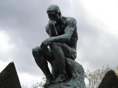 A gondolkodó-stock-foto