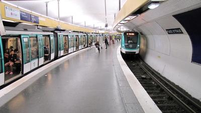 A párizsi metró-stock-foto