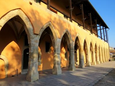 Gótikus püspöki palota az egri várban-stock-foto