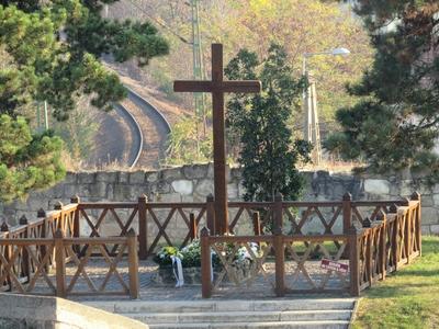 Gárdonyi Géza sírja az egri várban-stock-foto