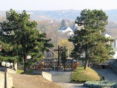 Gárdonyi Géza sírja az egri várban-stock-foto