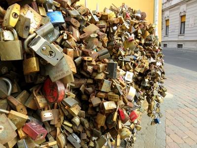 Pécsi szerelemlakatok-stock-foto