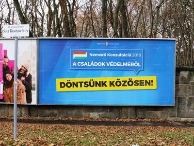 Családvédelem - Kormányplakát-stock-foto