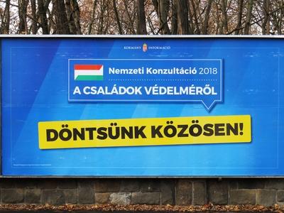 Családvédelem - Kormányplakát-stock-foto