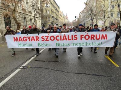 Magyar Szociális Fórum - felvonulás-stock-foto