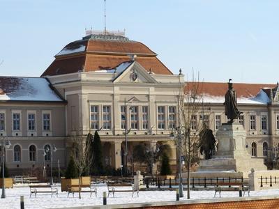 Hajdúböszörményi városháza-stock-foto