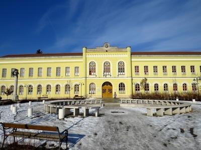 Hajdúböszörményi gimnázium-stock-foto