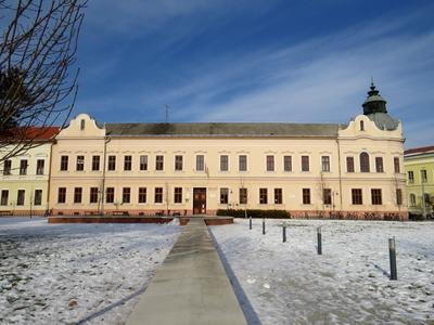 Hajdúböszörményi iskola-stock-foto