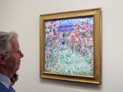 Claude Monet festménye: Ház a rózsák között-stock-photo